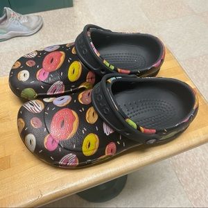PRELOVED DONUT CROCS! M6 W8